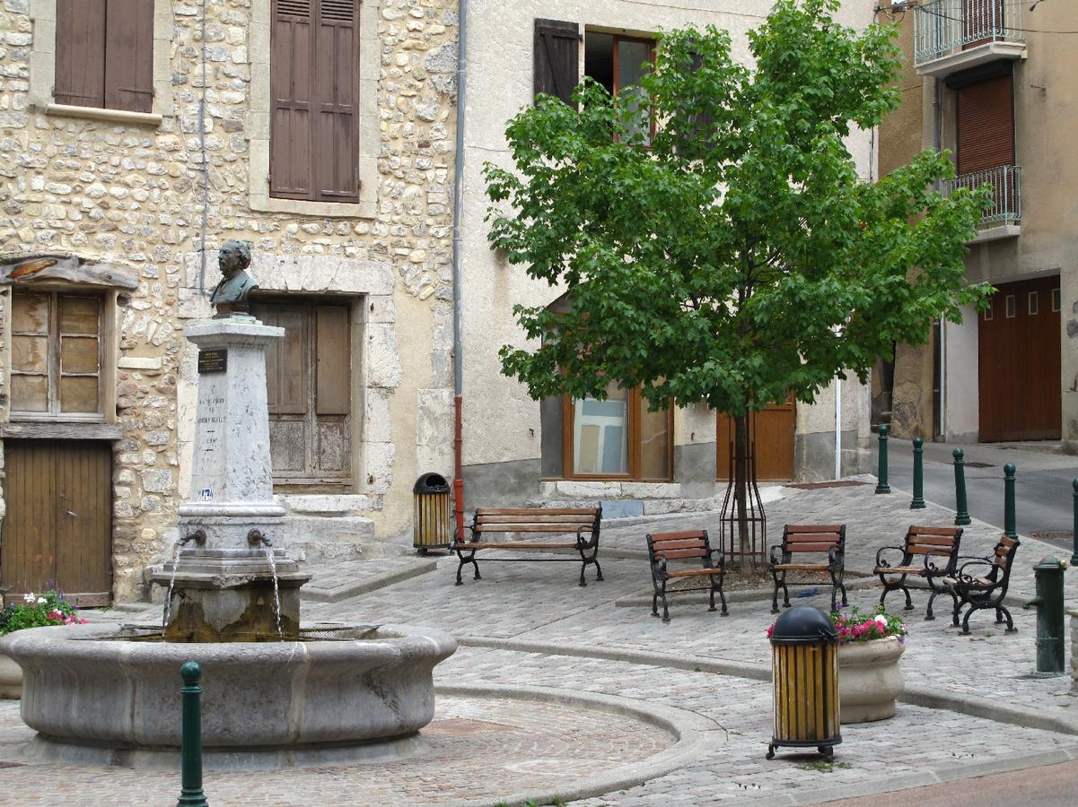 Au Vieux Tilleul Bed & Breakfast Veynes Dış mekan fotoğraf