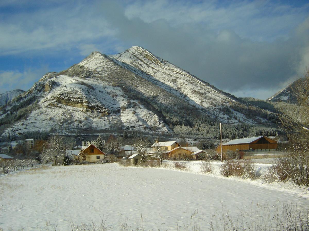 Au Vieux Tilleul Bed & Breakfast Veynes Dış mekan fotoğraf