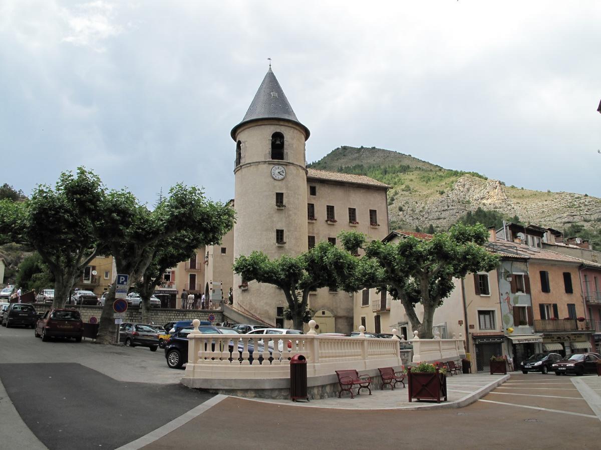 Au Vieux Tilleul Bed & Breakfast Veynes Dış mekan fotoğraf
