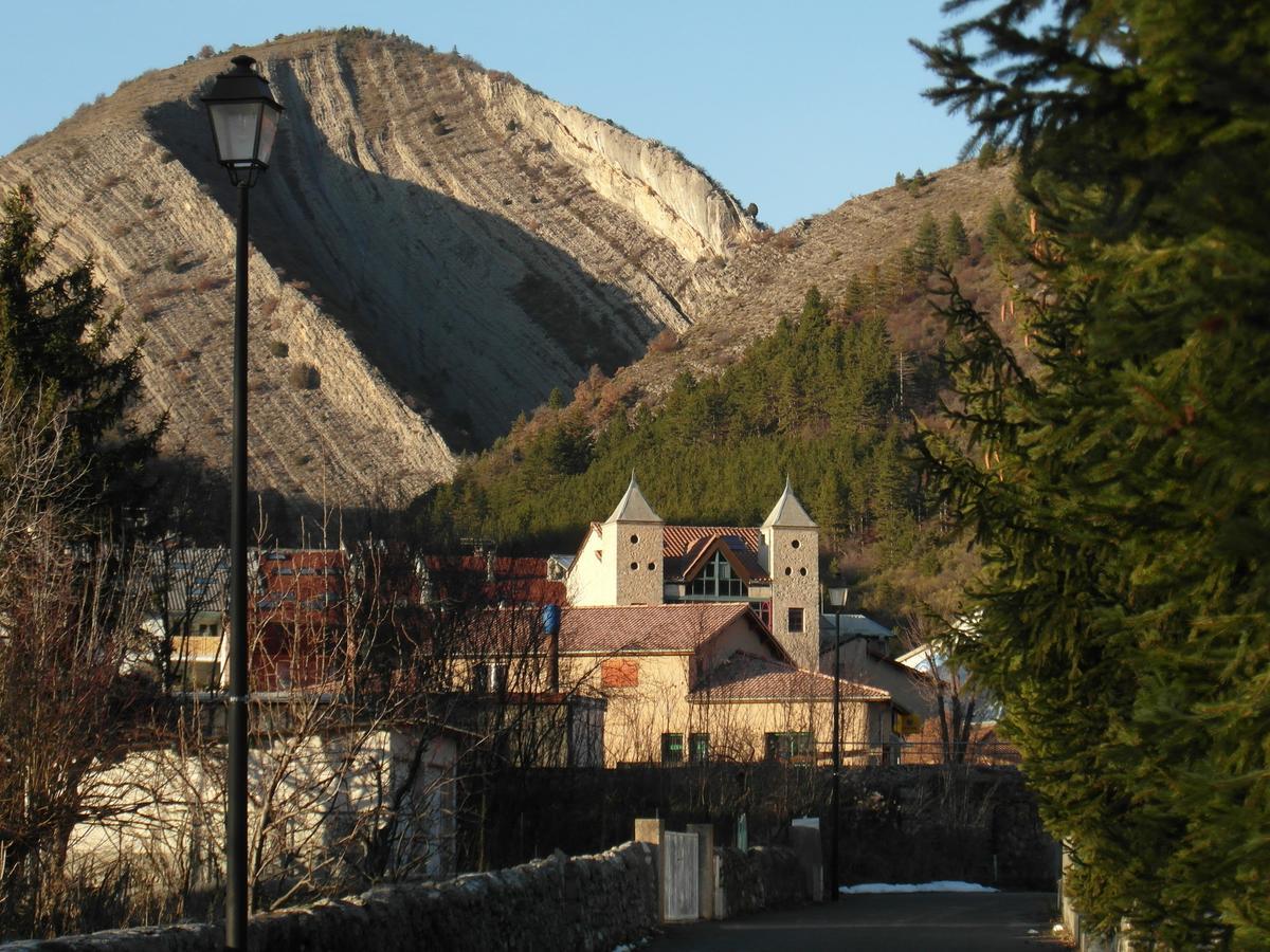 Au Vieux Tilleul Bed & Breakfast Veynes Dış mekan fotoğraf