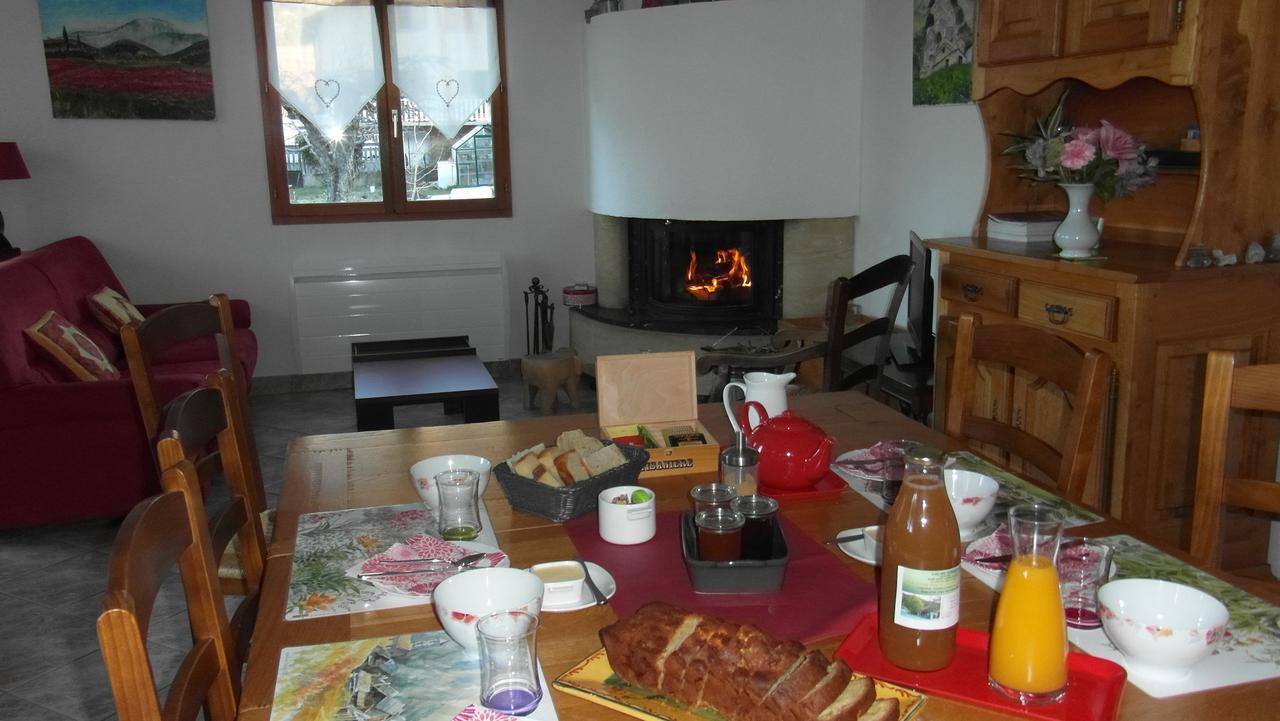 Au Vieux Tilleul Bed & Breakfast Veynes Dış mekan fotoğraf